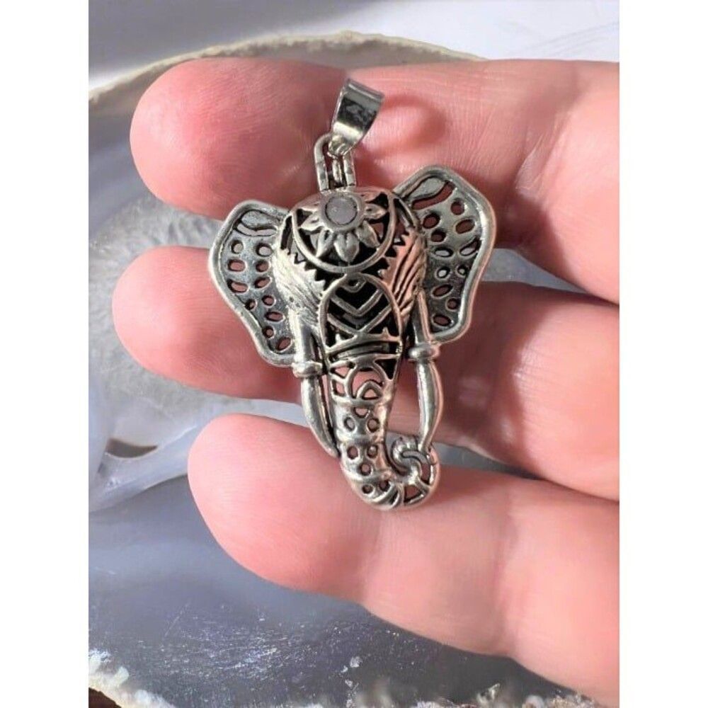 Elephant Pendant - Picture 3 of 6